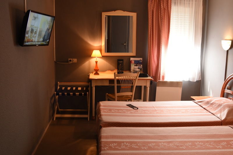 Brit Hotel Confort Kamerrijk Buitenkant foto