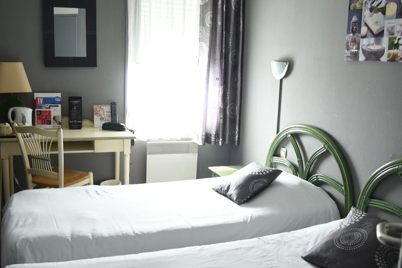 Brit Hotel Confort Kamerrijk Buitenkant foto