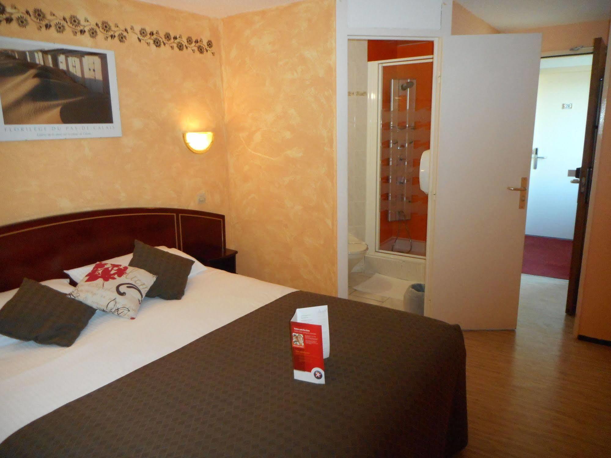 Brit Hotel Confort Kamerrijk Buitenkant foto