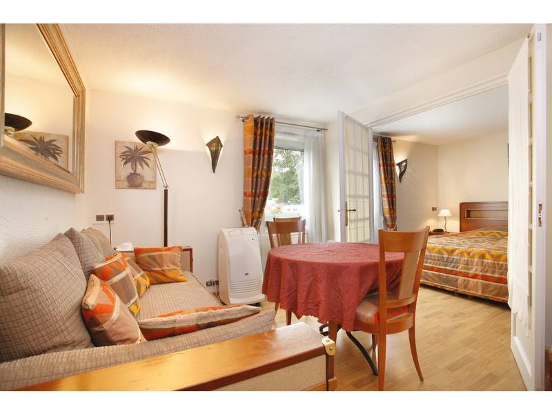 Brit Hotel Confort Kamerrijk Buitenkant foto